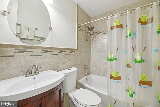 111 CONNEMARA DR, Sterling, VA 20164