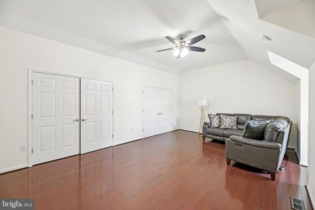 111 CONNEMARA DR, Sterling, VA 20164