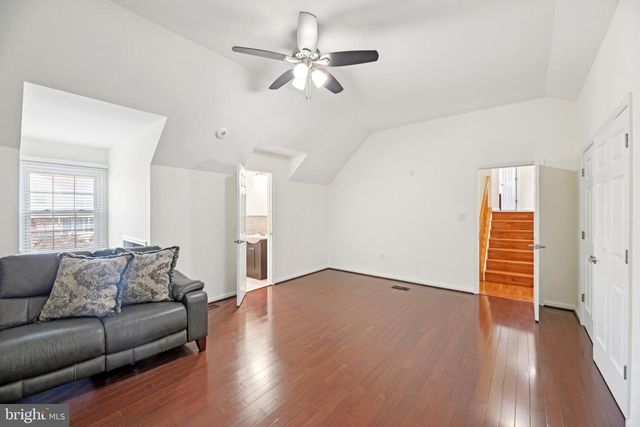 111 CONNEMARA DR, Sterling, VA 20164