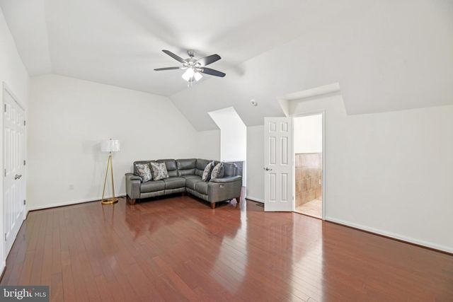 111 CONNEMARA DR, Sterling, VA 20164