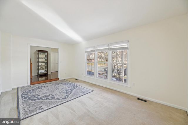 111 CONNEMARA DR, Sterling, VA 20164