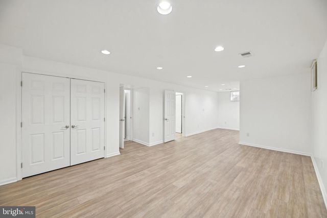 111 CONNEMARA DR, Sterling, VA 20164