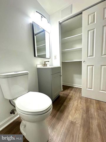 111 CONNEMARA DR, Sterling, VA 20164