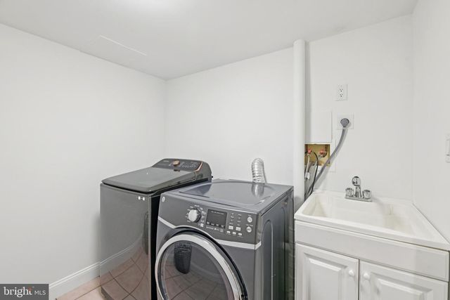 111 CONNEMARA DR, Sterling, VA 20164