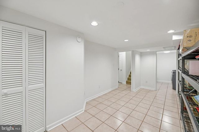 111 CONNEMARA DR, Sterling, VA 20164