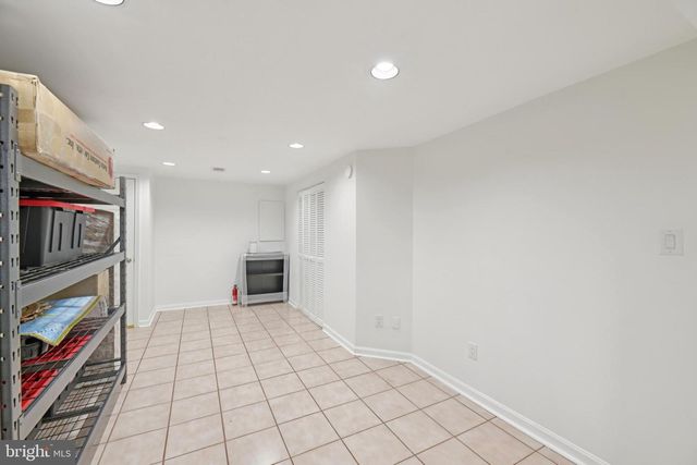 111 CONNEMARA DR, Sterling, VA 20164