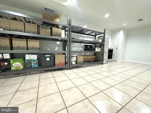 111 CONNEMARA DR, Sterling, VA 20164