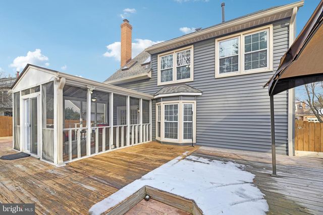 111 CONNEMARA DR, Sterling, VA 20164