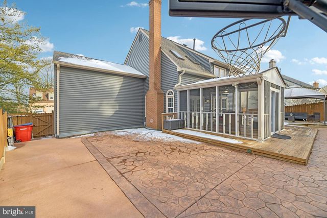 111 CONNEMARA DR, Sterling, VA 20164