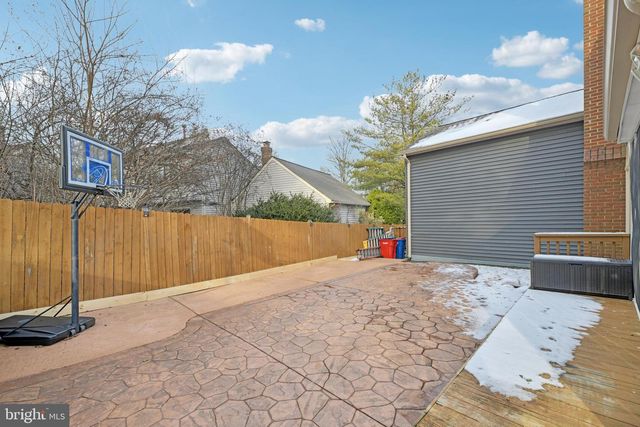 111 CONNEMARA DR, Sterling, VA 20164