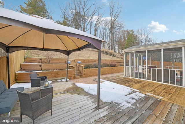 111 CONNEMARA DR, Sterling, VA 20164