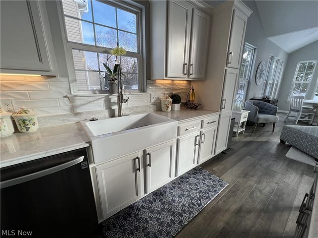 33299 Ambleside Drive, Avon Lake, OH 44012