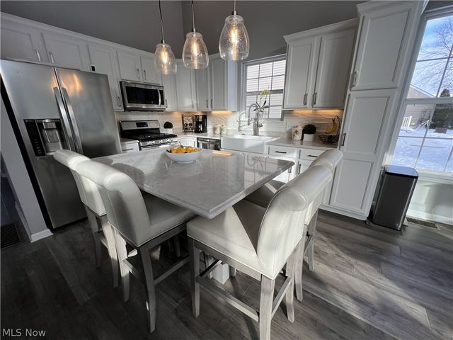 33299 Ambleside Drive, Avon Lake, OH 44012