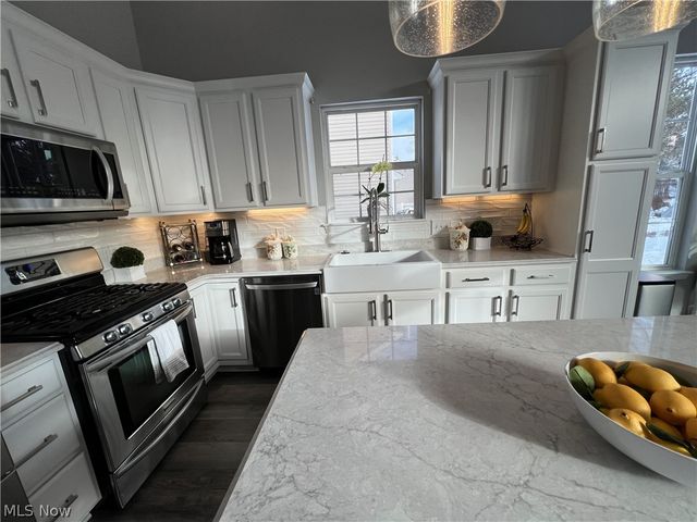 33299 Ambleside Drive, Avon Lake, OH 44012