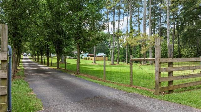 8669 Davis Street, Braselton, GA 30517