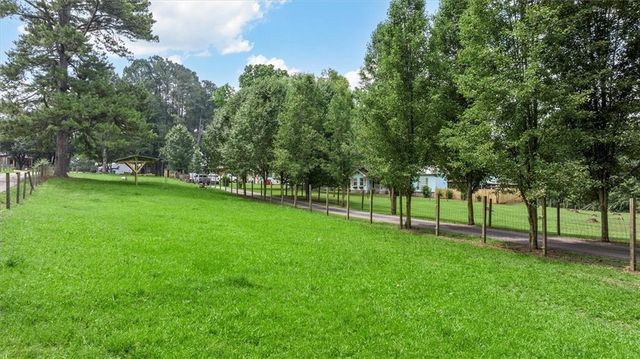 8669 Davis Street, Braselton, GA 30517