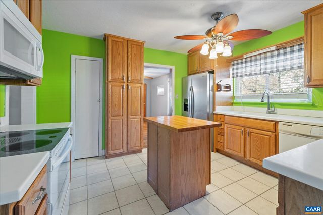 989 & 991 CROZET AVE, Crozet, VA 22932