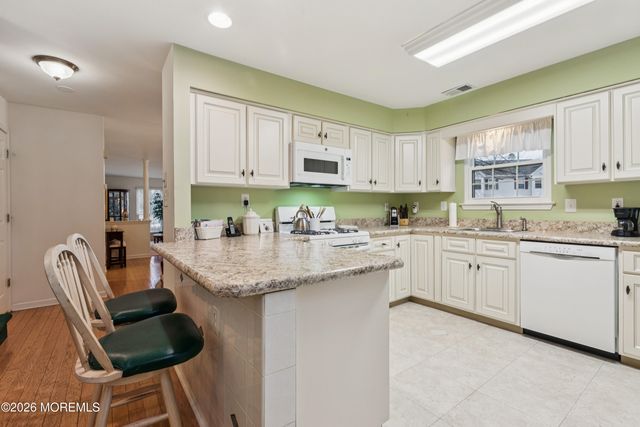 38 Durant Avenue 144, Holmdel, NJ 07733