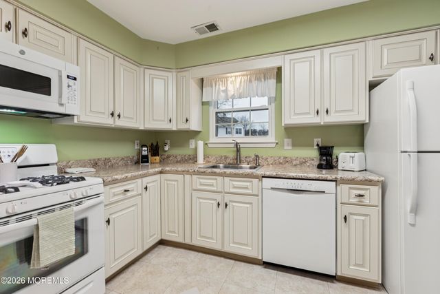 38 Durant Avenue 144, Holmdel, NJ 07733