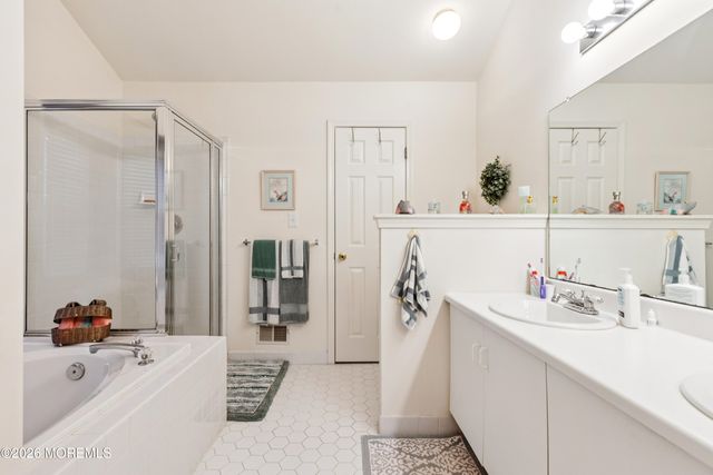 38 Durant Avenue 144, Holmdel, NJ 07733