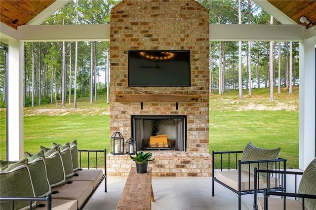 211 Hogan Coweta Road, Hogansville, GA 30230