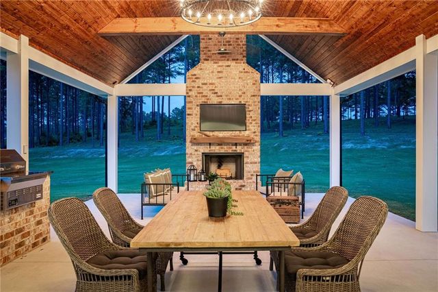 211 Hogan Coweta Road, Hogansville, GA 30230