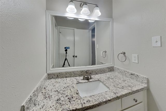 6 W Lance Leaf Road, Spring, TX 77381