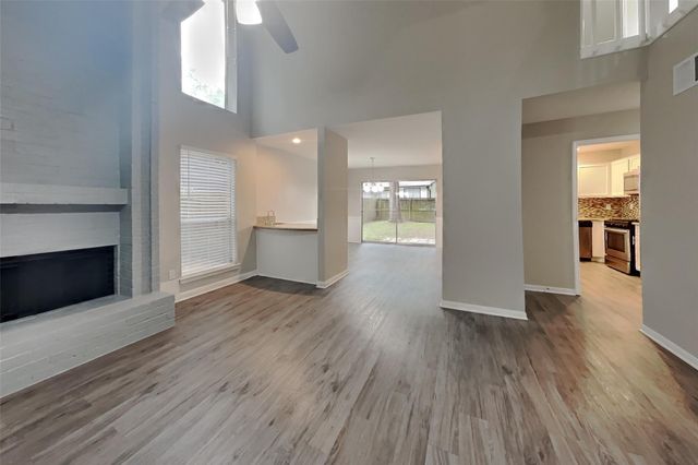 6 W Lance Leaf Road, Spring, TX 77381