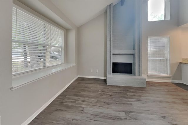 6 W Lance Leaf Road, Spring, TX 77381