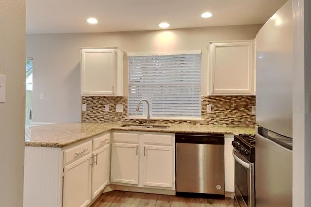 6 W Lance Leaf Road, Spring, TX 77381