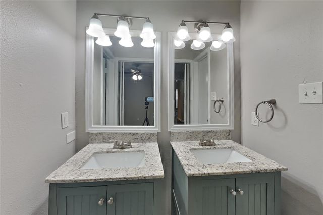 6 W Lance Leaf Road, Spring, TX 77381