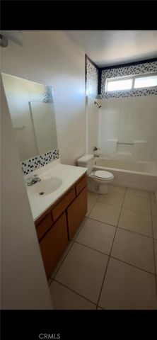 1118 E Campus Way, Hemet, CA 92543