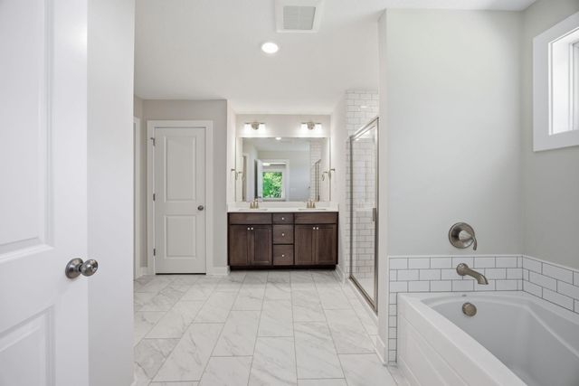 2399 Laurie Court W, Roseville, MN 55113