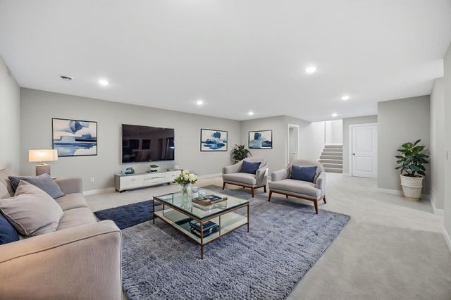 2399 Laurie Court W, Roseville, MN 55113