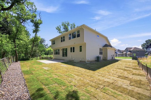 2399 Laurie Court W, Roseville, MN 55113