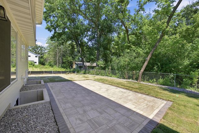 2399 Laurie Court W, Roseville, MN 55113