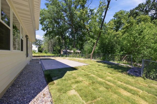 2399 Laurie Court W, Roseville, MN 55113