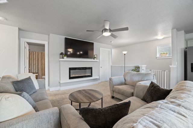 1417 NE Cedarwood Drive, Grimes, IA 50111