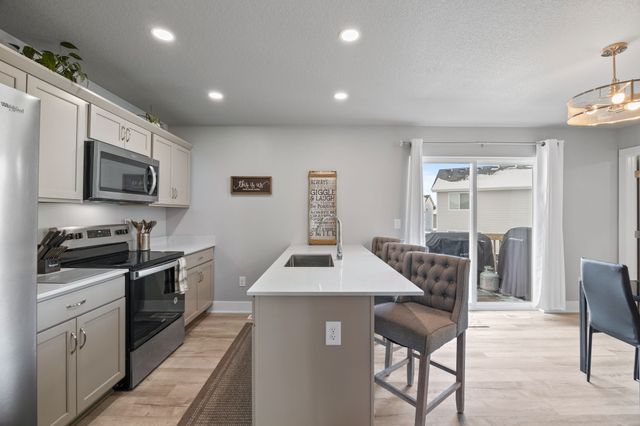 1417 NE Cedarwood Drive, Grimes, IA 50111