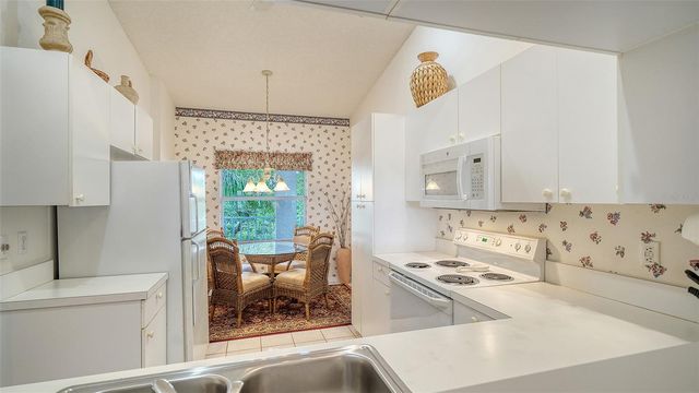 9330 CLUBSIDE CIRCLE 3306, Sarasota, FL 34238