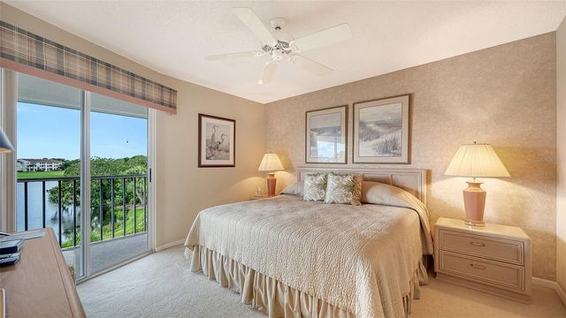 9330 CLUBSIDE CIRCLE 3306, Sarasota, FL 34238