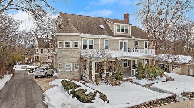 2-4 Chisholm Ln 3, Boston, MA 02131
