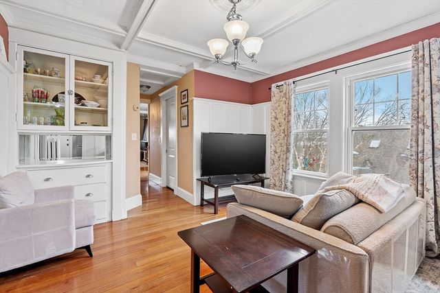 2-4 Chisholm Ln 3, Boston, MA 02131