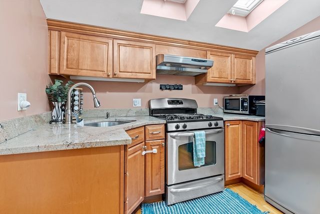2-4 Chisholm Ln 3, Boston, MA 02131