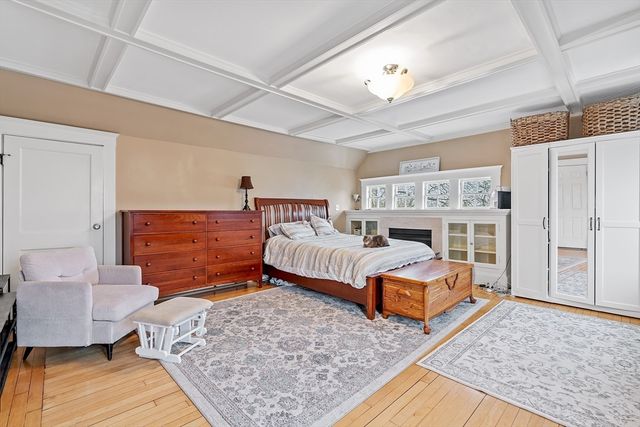 2-4 Chisholm Ln 3, Boston, MA 02131