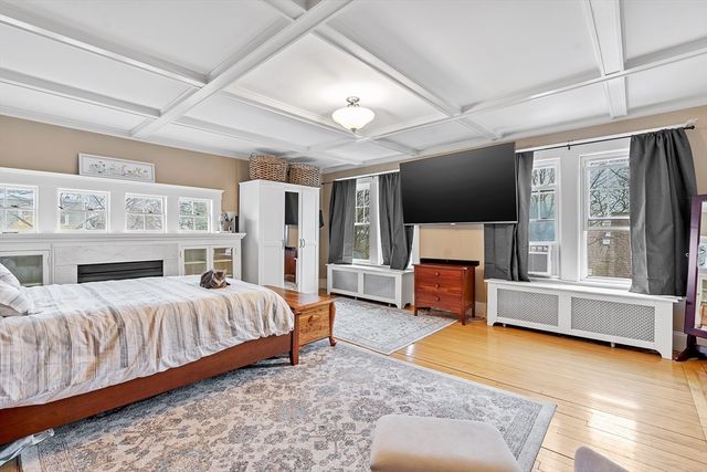 2-4 Chisholm Ln 3, Boston, MA 02131