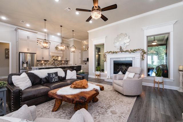 86 Lucia Lane, Maumelle, AR 72113