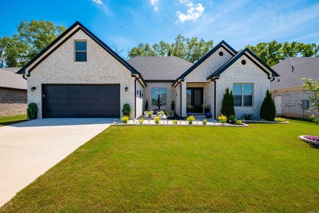 86 Lucia Lane, Maumelle, AR 72113