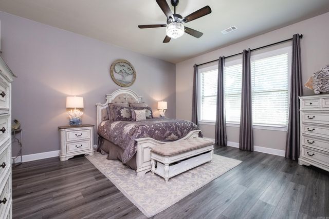 86 Lucia Lane, Maumelle, AR 72113