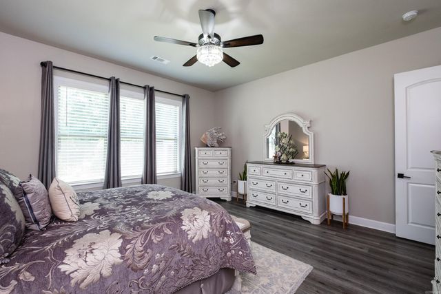 86 Lucia Lane, Maumelle, AR 72113